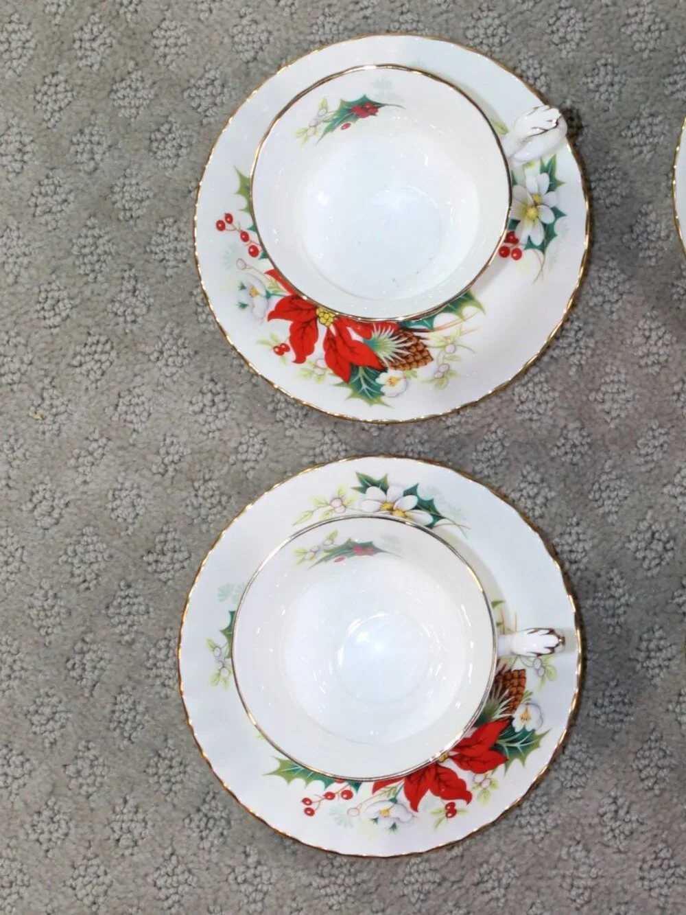 Set of 4 Royal Albert Christmas Poinsettia 2 Cups & 2 Saucers